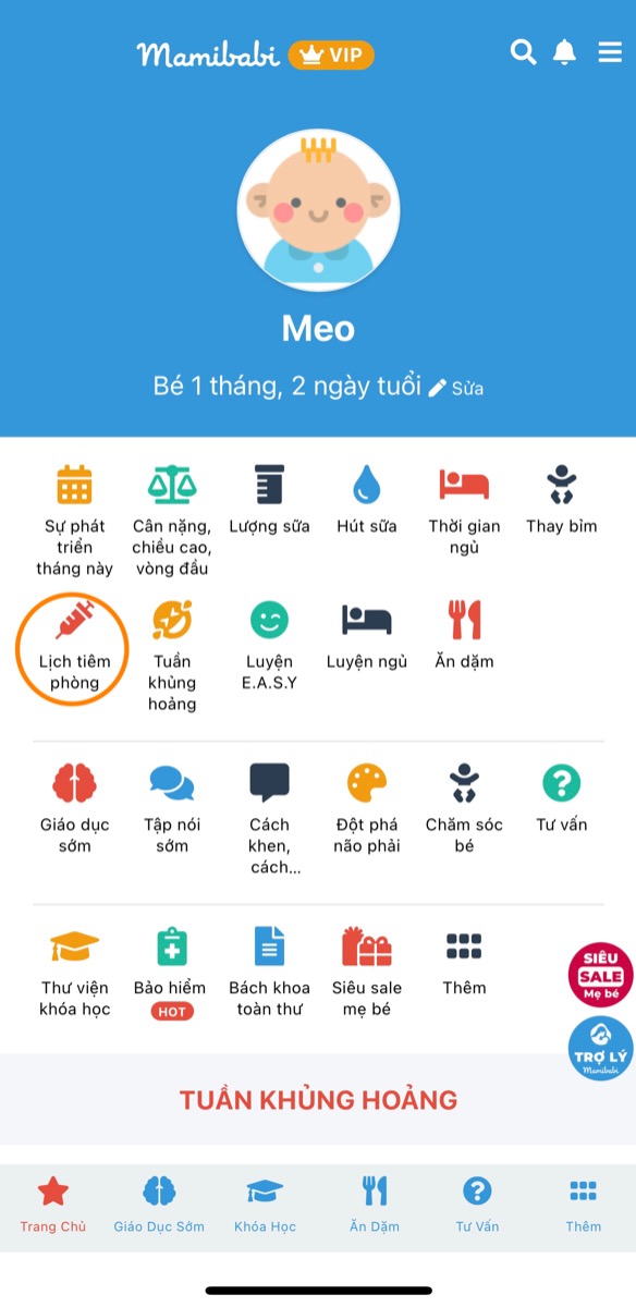 NHỮNG ĐIỀU MẸ CẦN BIẾT VỀ LỊCH TIÊM PHÒNG CỦA CON 

Hiện nay Mamibabi đã có sẵn chức năng theo dõi lịch tiêm phòng, nhờ đó mẹ có thể biết được bé đã tiêm mũi nào và khi nào cần tiêm tiếp. Ngoài ra, chức năng này còn giúp mẹ: 
- Ghi chép lại lịch tiêm, ngày tiêm, triệu chứng của bé
- Tìm hiểu thông tin về các loại bệnh cần tiêm vắc-xin
- Biết được đường lây truyền của các loại bệnh, giúp bé phòng bệnh tốt hơn 

Mẹ có thể sử dụng ngay chức năng theo dõi lịch tiêm tại đây https://mamibabi.com.vn/baby/vaccine 

Đây chỉ là một trong số hàng ngàn nội dung có sẵn tại Mamibabi: 

- Hơn 500 hoạt động giáo dục sớm cho bé từ 0 - 6 tuổi https://mamibabi.com.vn/khoa-hoc#gds 
- 56 khóa học toàn diện và chuyên sâu dành cho mẹ bầu và bé 0 - 6 tuổi: https://mamibabi.com.vn/khoa-hoc
- Hơn 300 món ăn dặm cho bé từ 6 tháng đến 2 tuổi https://mamibabi.com.vn/an-dam
- Thực đơn 280 ngày mang thai cho mẹ bầu https://mamibabi.com.vn/thai-giao-dinh-duong
- Mẹ được tư vấn mọi vấn đề về mang thai – thai giáo – nuôi con https://mamibabi.com.vn/community 
- Lộ trình tăng cân 40 tuần của mẹ https://mamibabi.com.vn/special/pregnancy_weight_gain 
- Bảng cân nặng thai nhi 40 tuần https://mamibabi.com.vn/news/95/can-nang-va-chieu-dai-thai-nhi-theo-chuan-who-2022 
- Hơn 3000 hoạt động thai giáo giúp mẹ vui bé khỏe https://mamibabi.com.vn/vip/info?mode=1
- Hơn 1000 bản nhạc thai giáo và karaoke thai giáo https://mamibabi.com.vn/nhac-thai-giao 
- Hơn 1000 bài thơ và câu truyện thai giáo tiếng Anh, tiếng Việt, Ehon, audio https://mamibabi.com.vn/newscategory/15/truyen-thai-giao#fetalMenuPopup 
- Những bài viết mới liên tục được tổng hợp và cập nhật https://mamibabi.com.vn/knowledge